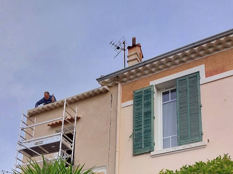 Installation de génoise sur le toit de votre maison ou appartement à Hyères dans le Var