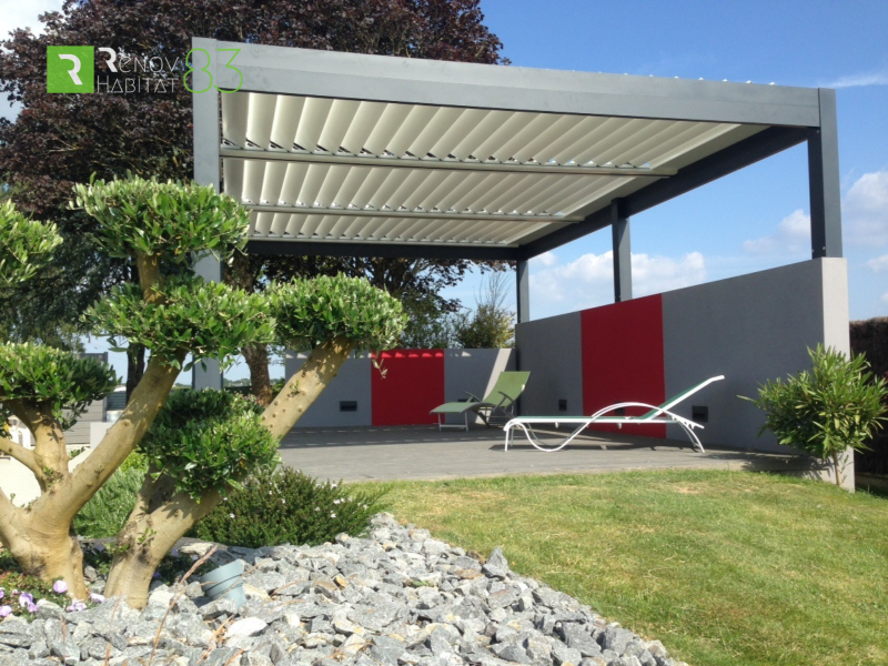 Aménagement extérieur avec réalisation d'une terrasse avec pergola bioclimatique